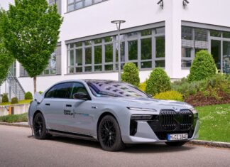 BMW Tests Solid State Batteries in i7