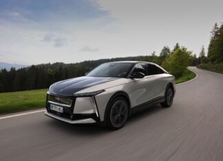 DS N°8: French Luxury Meets 750 km WLTP Range in Style